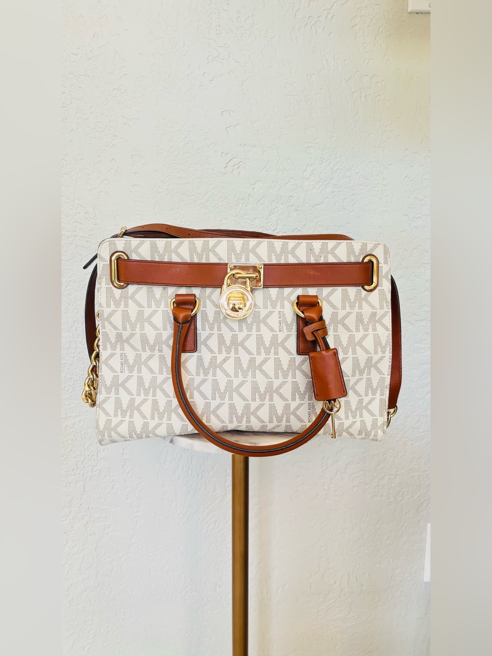 Michael Kors Signature Satchel in Vanilla and Cedar Hamilton Traveler NWT - Picture 11 of 16